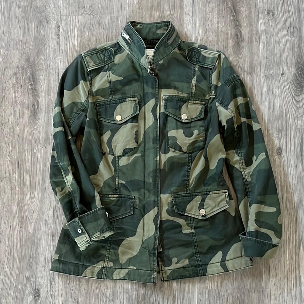 Abercrombie and Fitch Womens Small Camo Jacket